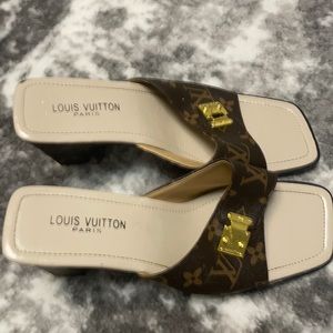 Louis Vuitton size 9